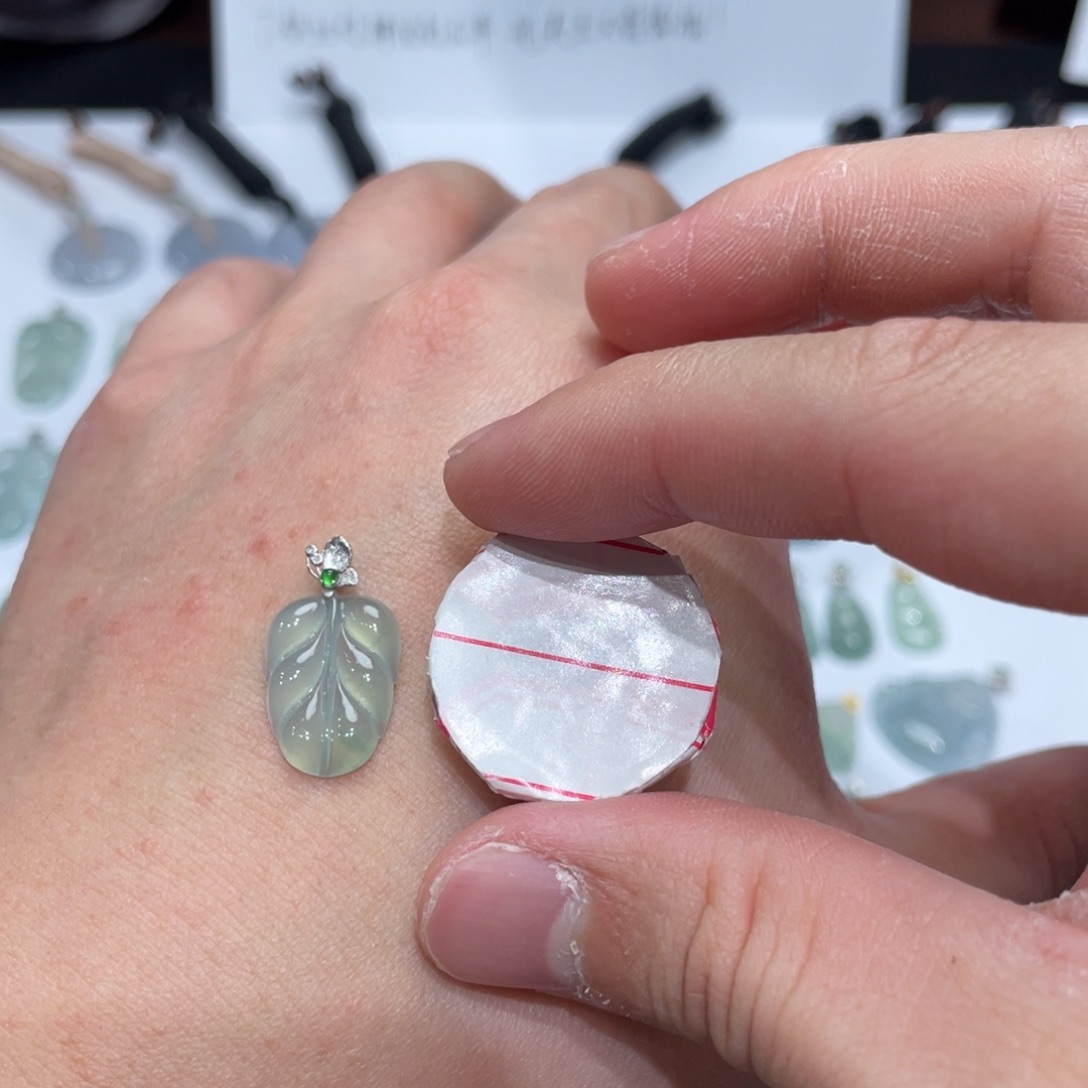 翡翠颈饰18K金镶嵌多样性