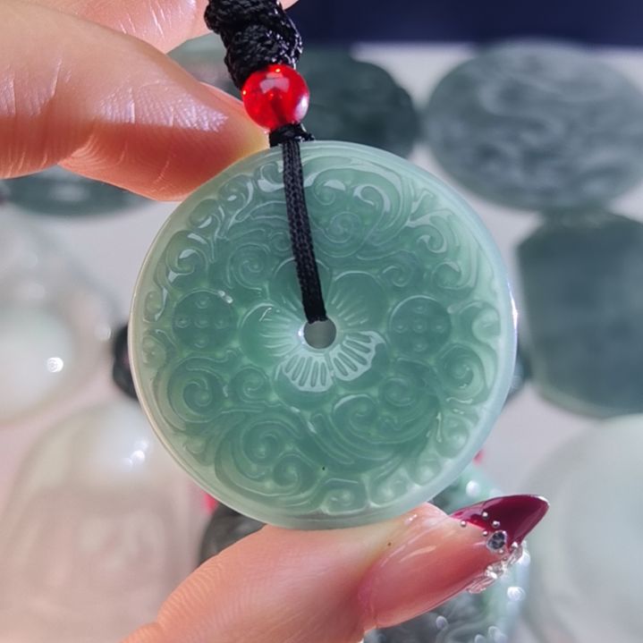 翡翠颈饰未镶嵌天然的A货翡翠多样性发货