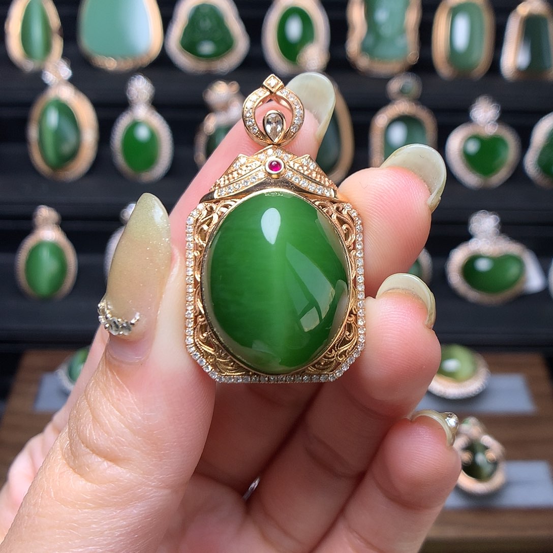 和田玉首饰18K金镶嵌