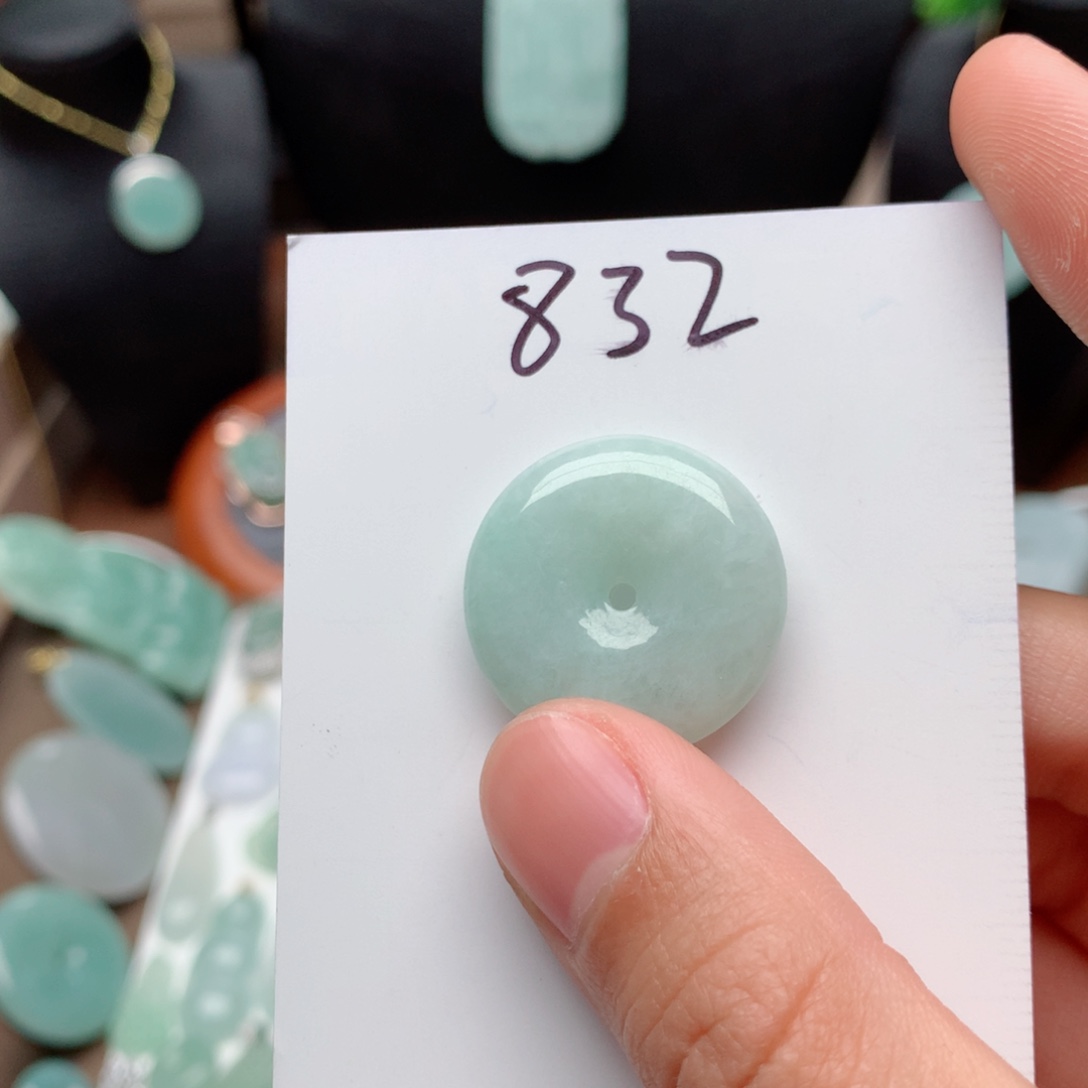 翡翠颈饰未镶嵌吊坠