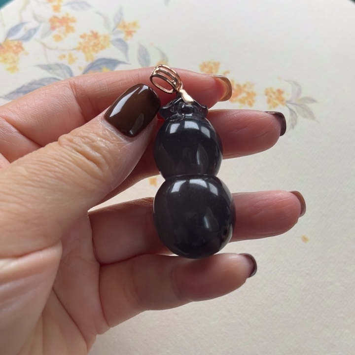 石英质玉未镶嵌颈饰