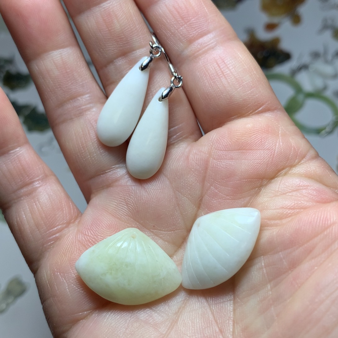 蛇纹石玉耳环未镶嵌