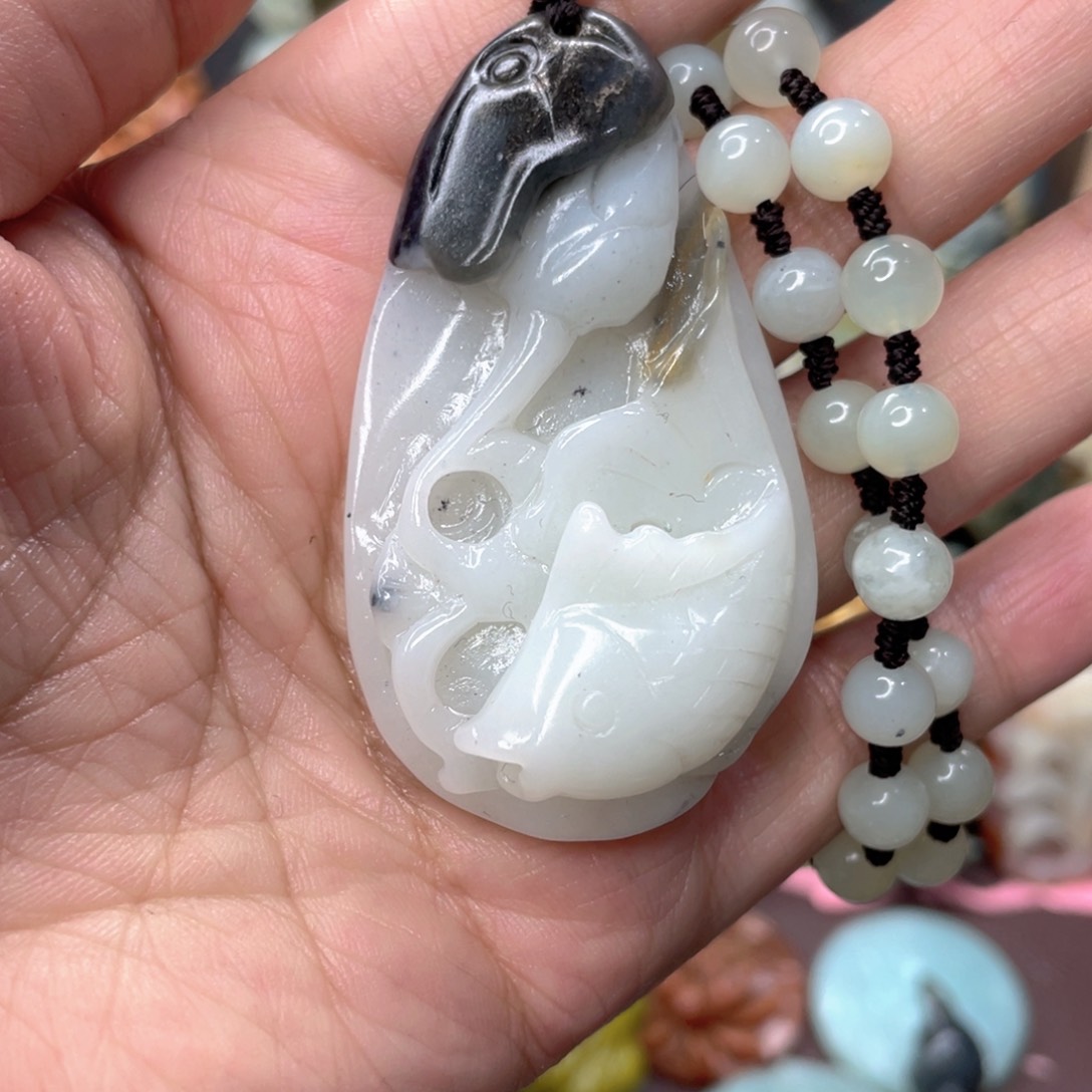 蛇纹石玉颈饰未镶嵌