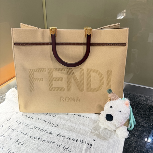 95新 FENDI/芬迪 新款帆布阳光托特中号/4499