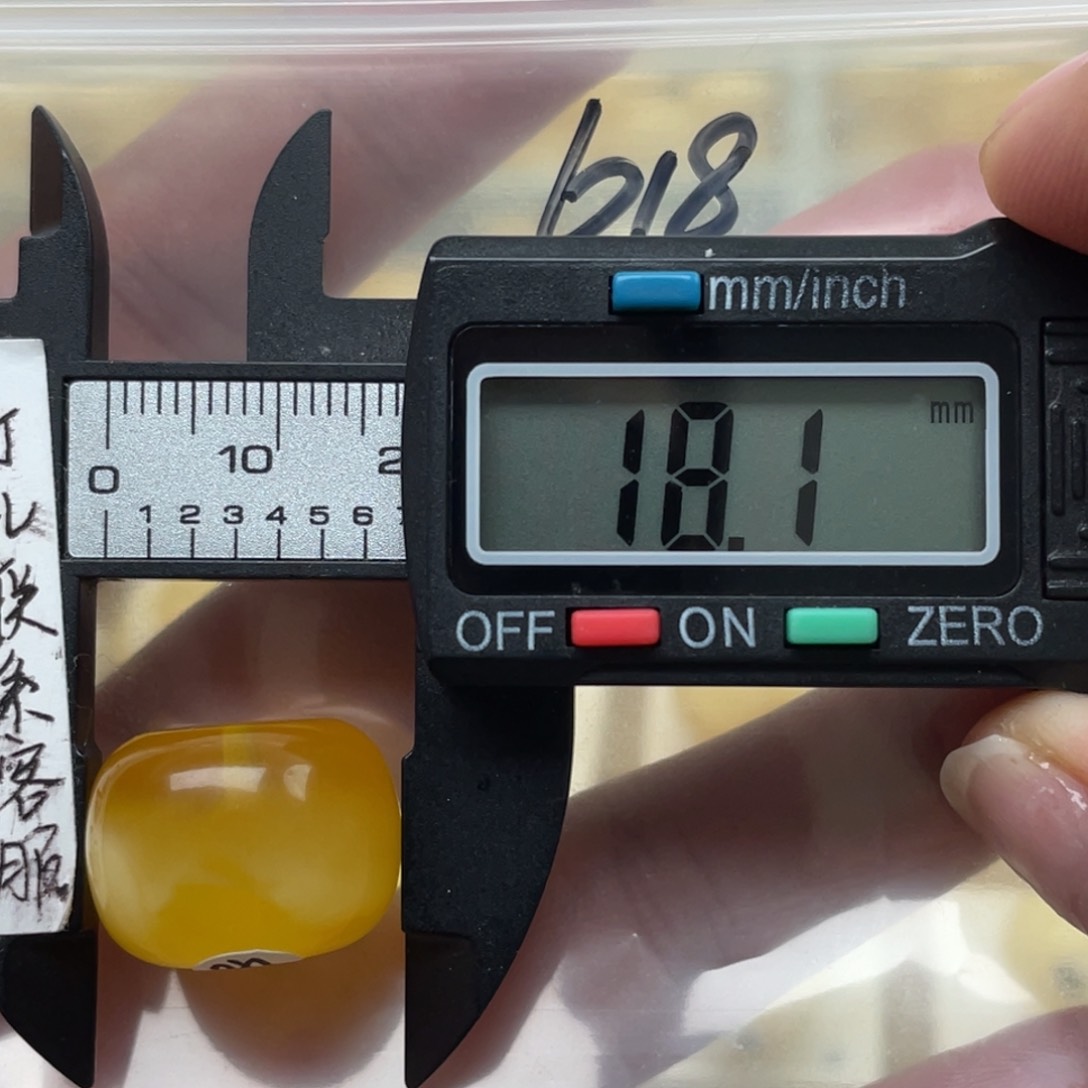 蜜蜡裸石未镶嵌蜜蜡