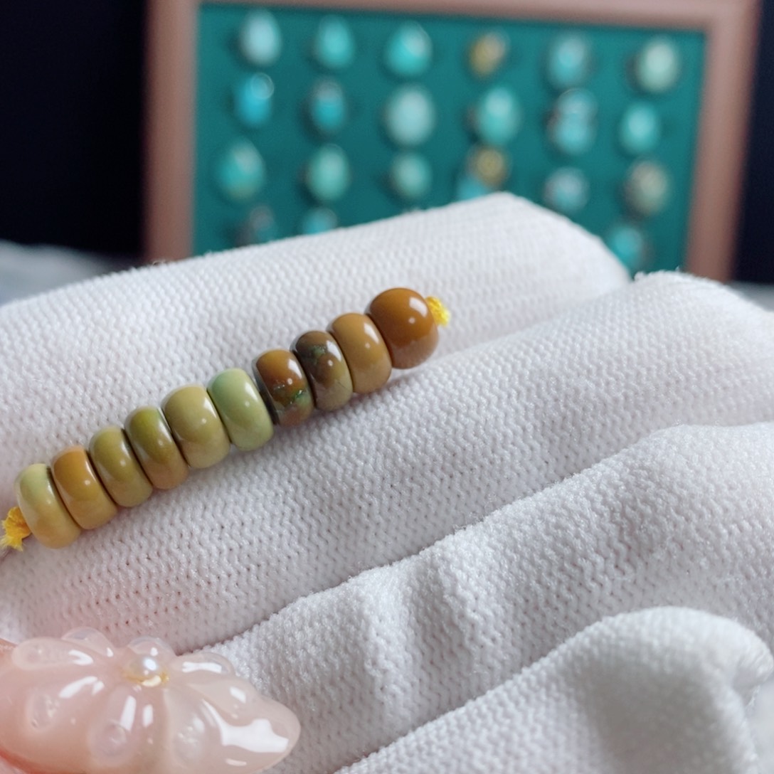 绿松石未镶嵌颈饰