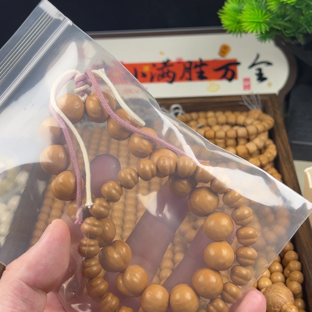 黄****猴头核桃吊坠屁桃➕雕刻葫芦