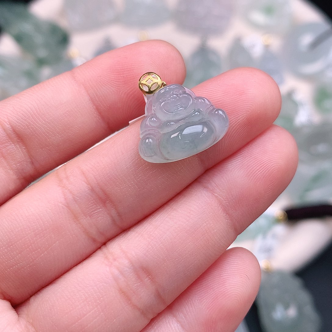 翡翠颈饰18K金镶嵌飘绿小佛