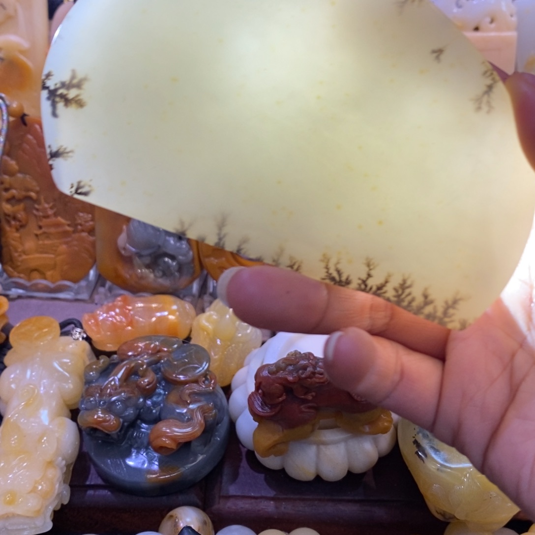 石英质玉颈饰未镶嵌