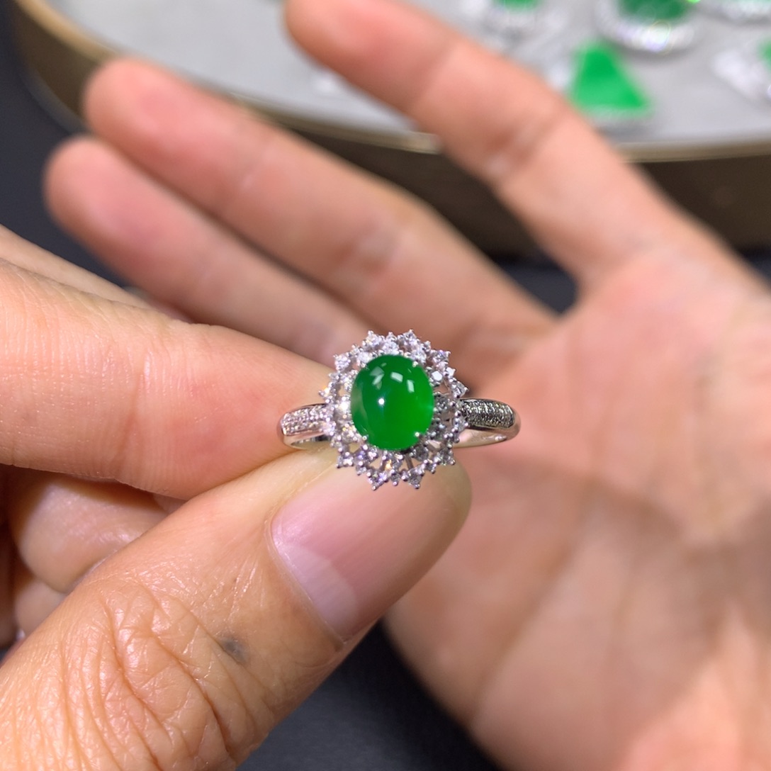 翡翠戒指18K金镶嵌翡翠