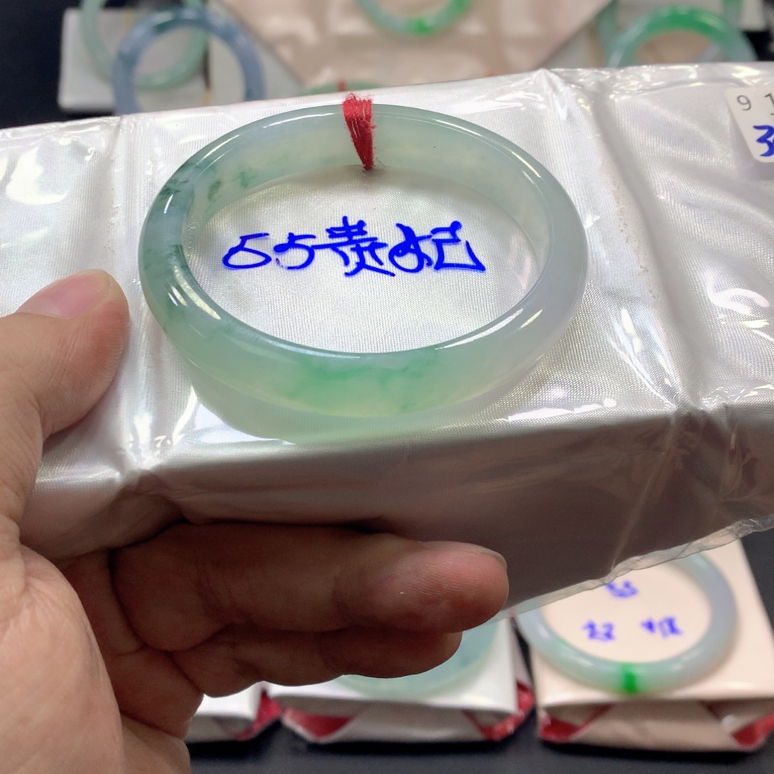 翡翠未镶嵌手镯（贵妃镯）翡翠