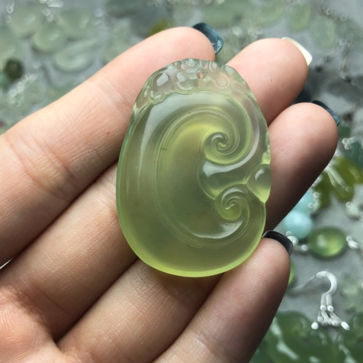 蛇纹石玉颈饰未镶嵌