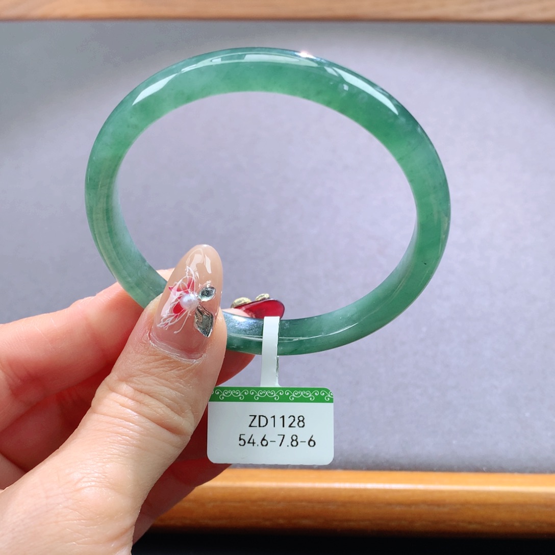 翡翠手镯未镶嵌天然翡翠手镯叮当镯