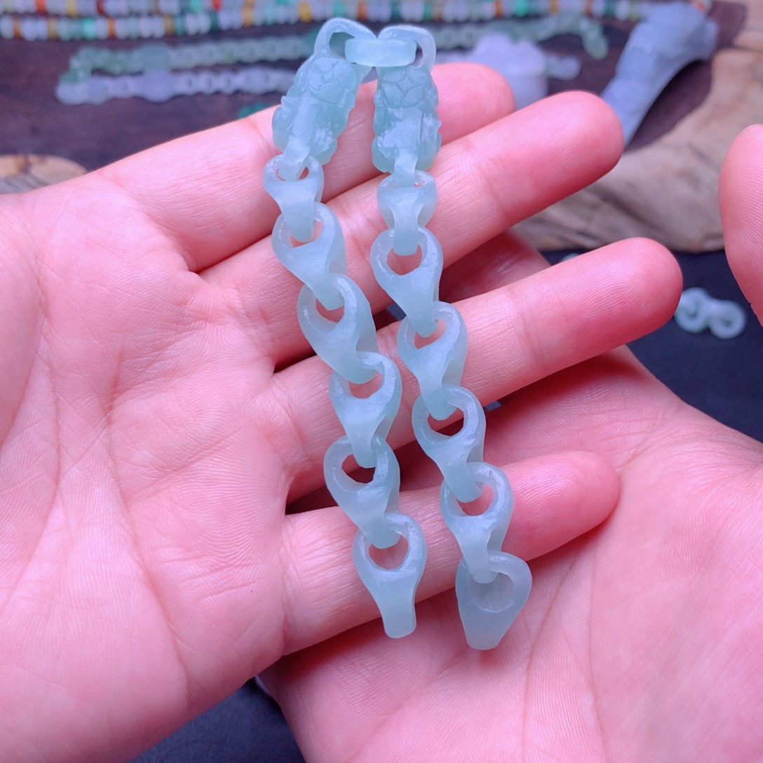 定制翡翠未镶嵌瓶**罐手链