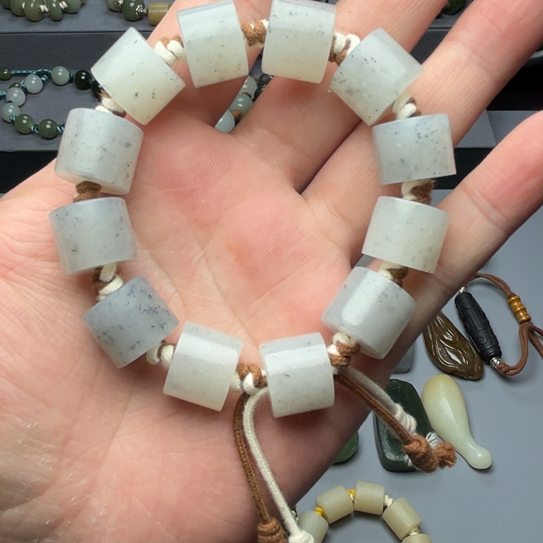 放***知和田玉未镶嵌手链