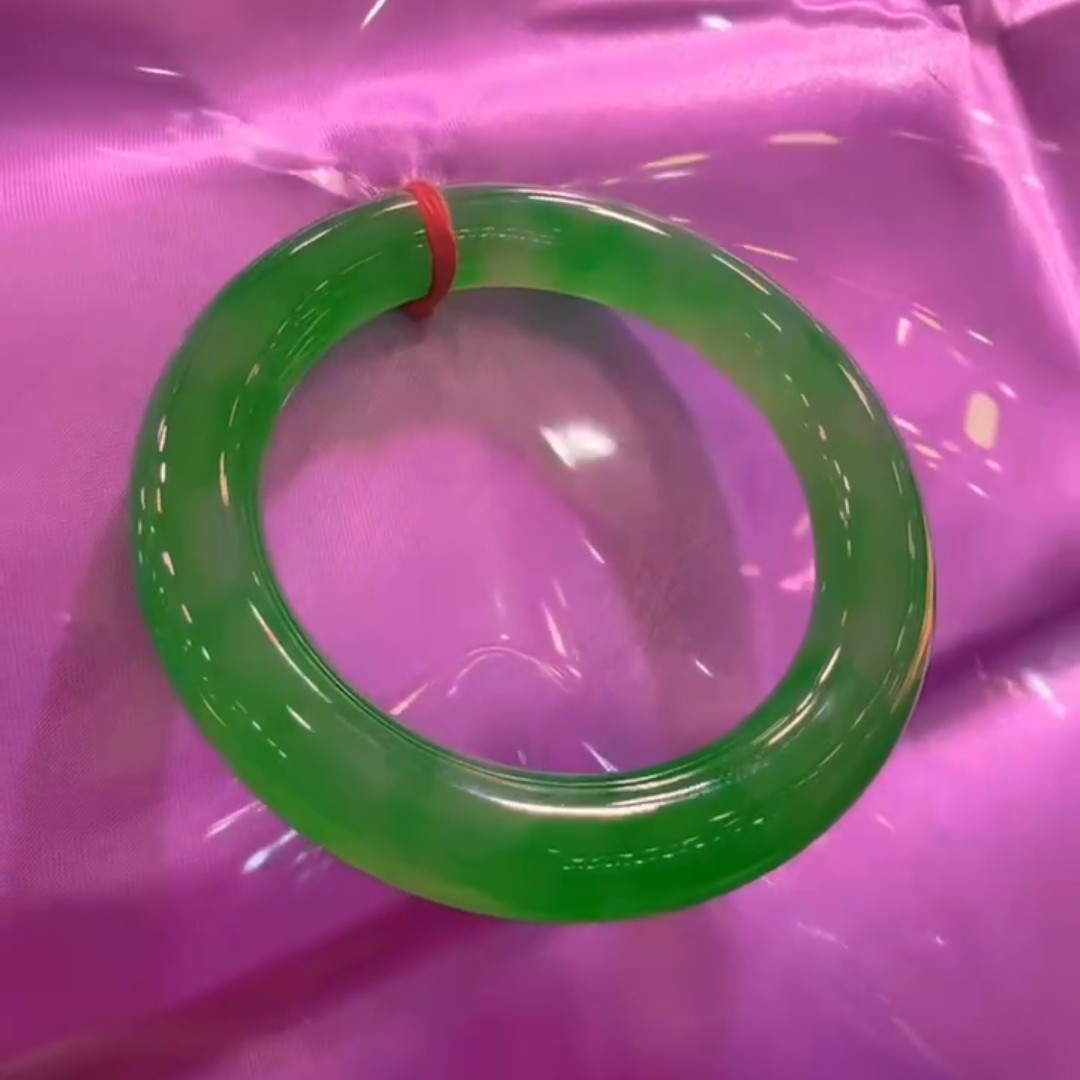 缅甸天然翡翠A货冰种满绿色手镯