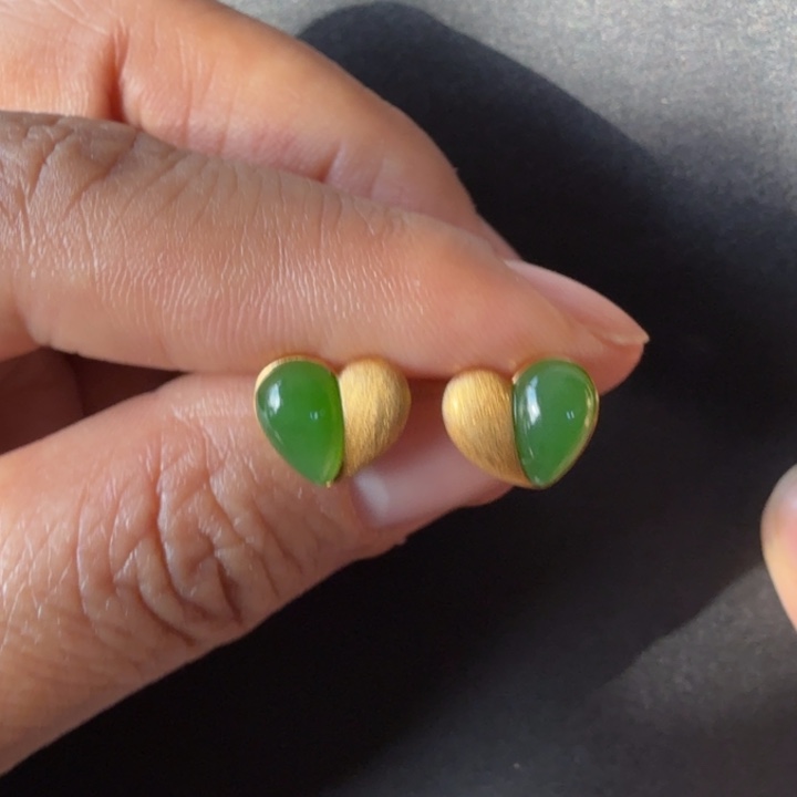 我****和田玉（碧玉）18K金镶嵌耳饰
