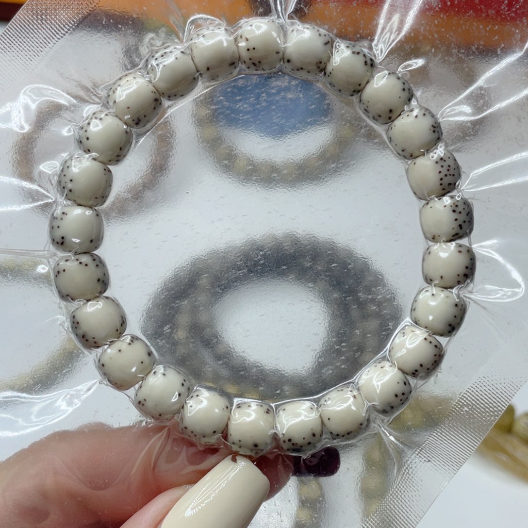 星月菩提吊坠石玉料古瓷白河豚卡9