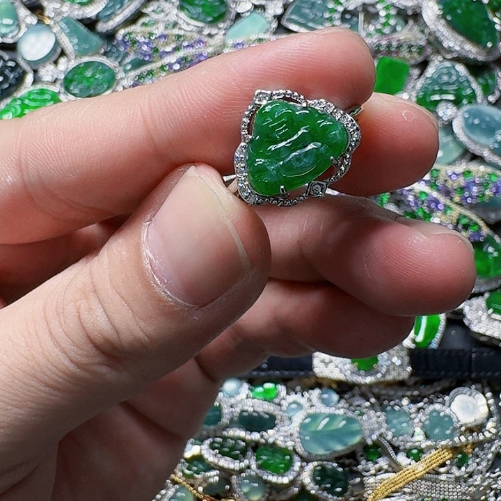 翡翠颈饰未镶嵌天然A货翡翠放漏