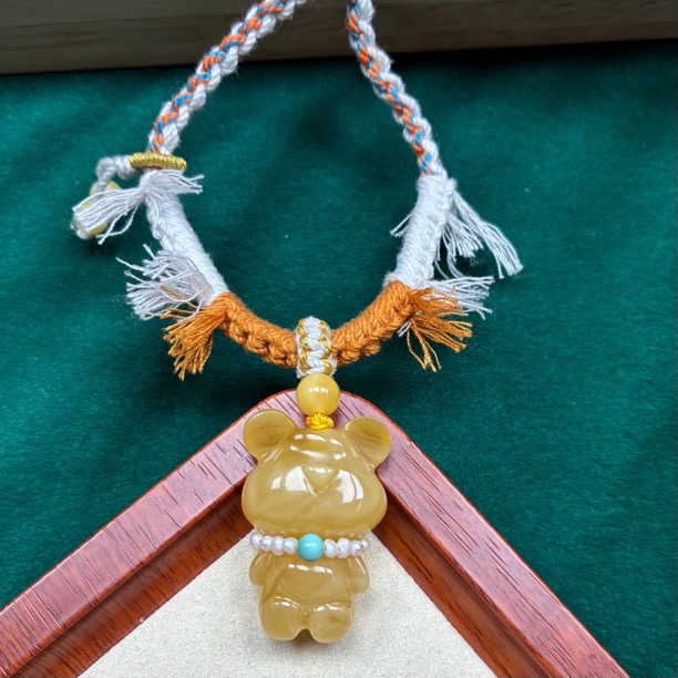 天然琥珀蜜蜡鸡油黄小熊套链（抖音基地发货，带证书）