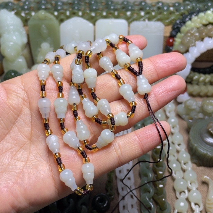 知***乐和田玉未镶嵌颈饰