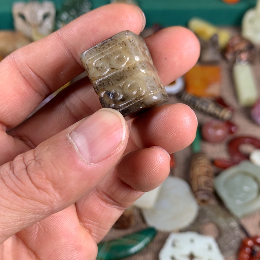 和田玉颈饰未镶嵌