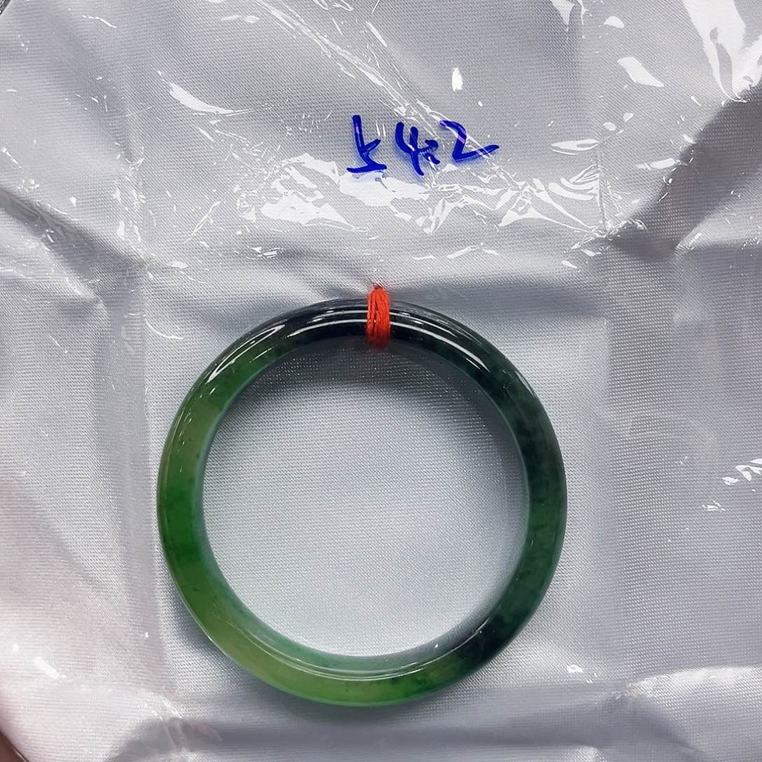 翡翠手镯未镶嵌多样性