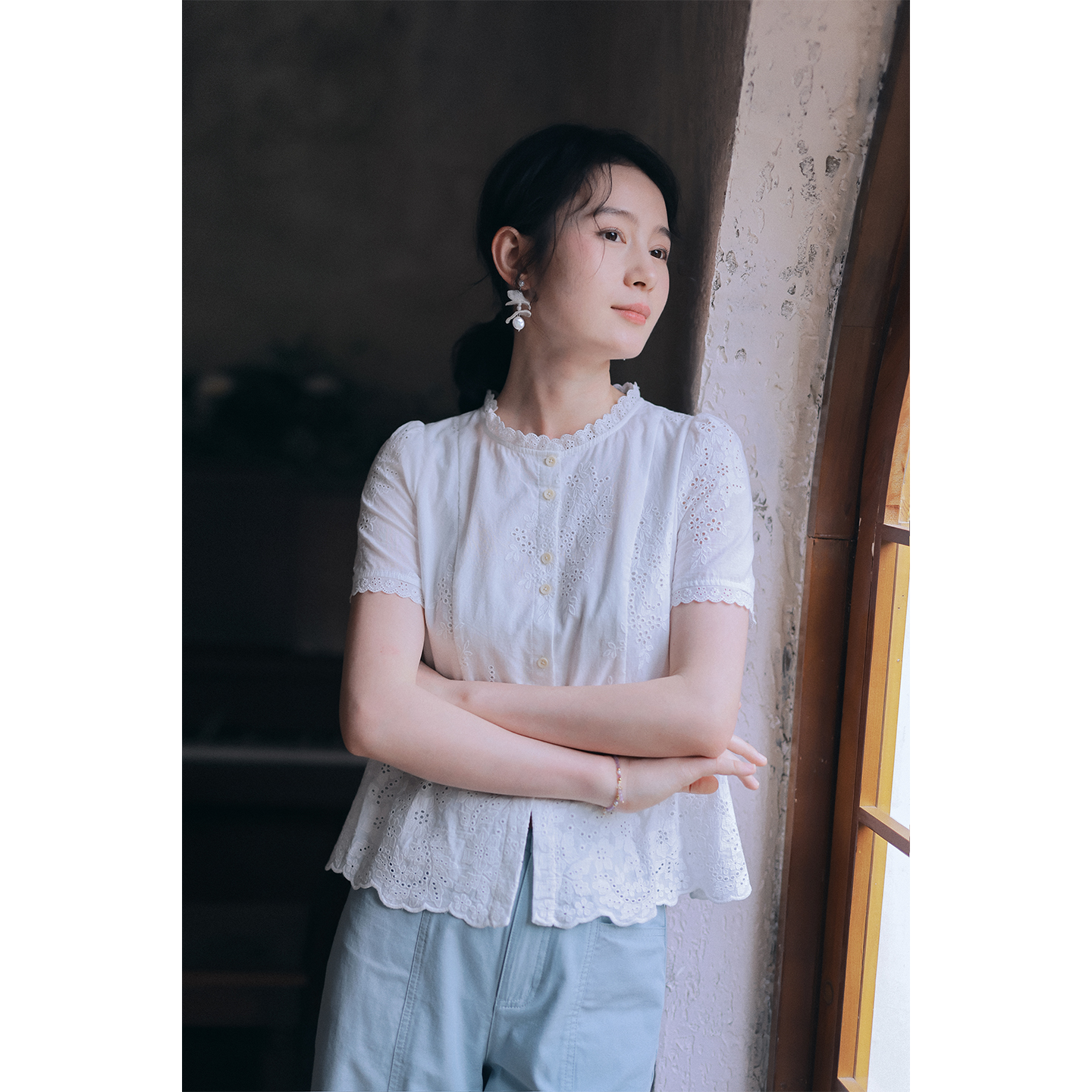 红念原创白色纯棉刺绣衬衫女修身设计感夏季2025新款女装气质上衣