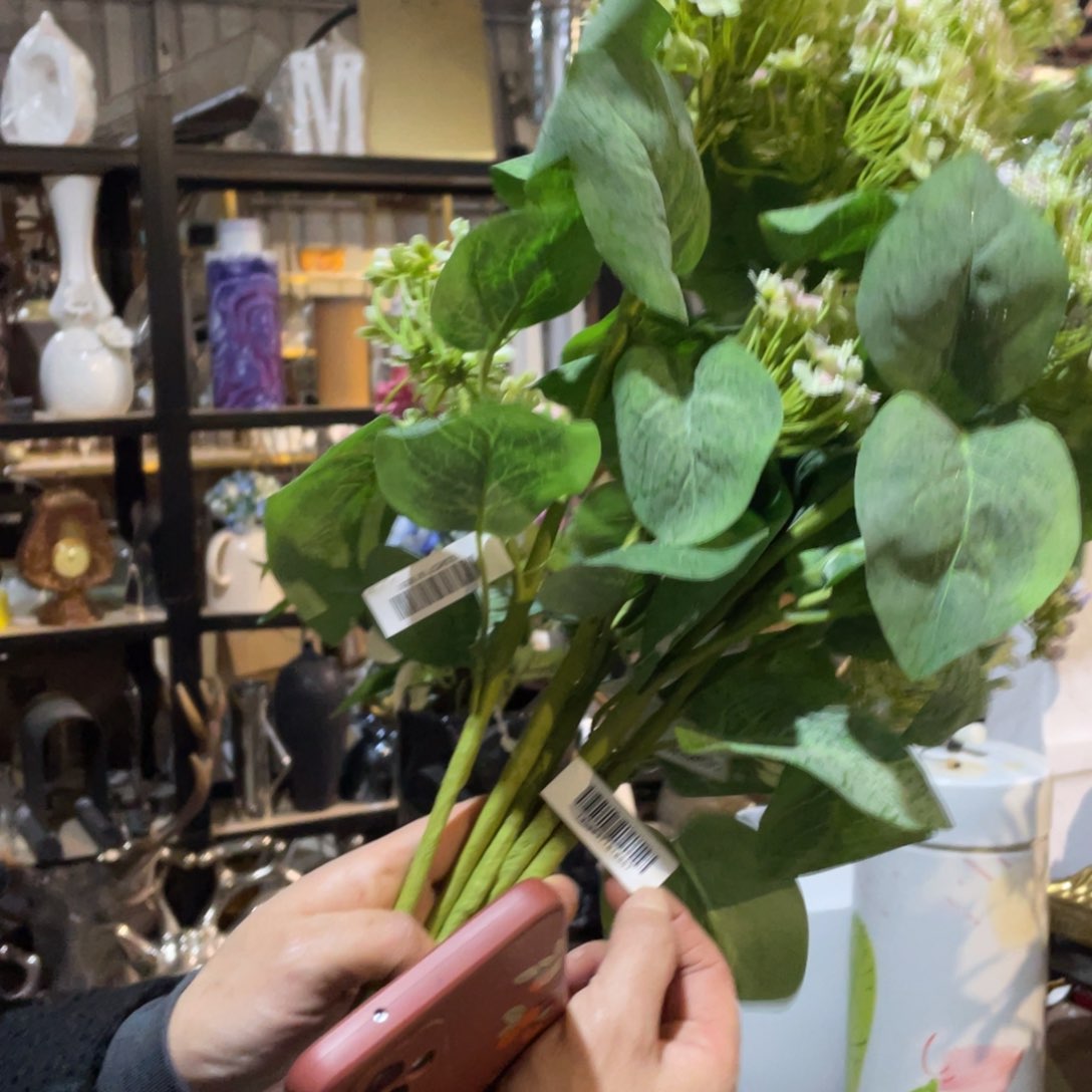 陶瓷花瓶，仿真绿植。5