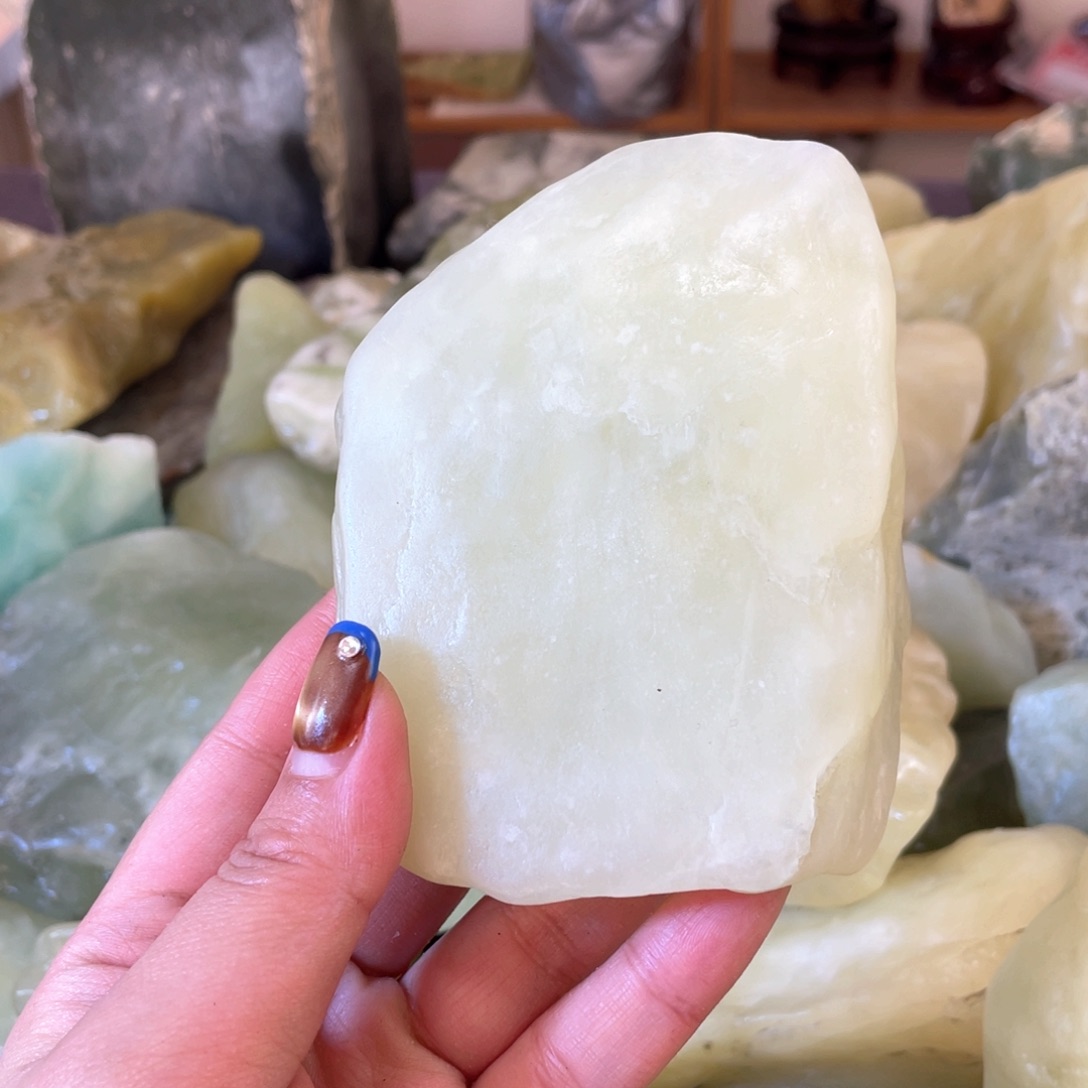 蛇纹石玉未镶嵌中国四大名玉简易