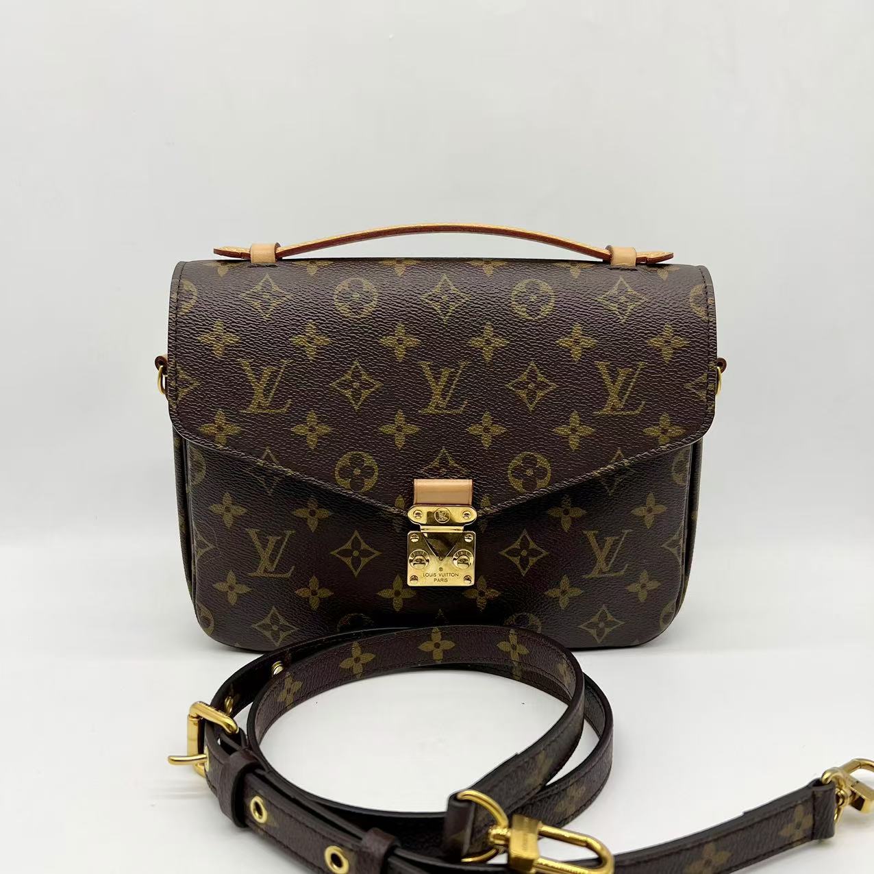 95新 LouisVuitton/路易威登 pochette系列 老花 邮差 单肩包