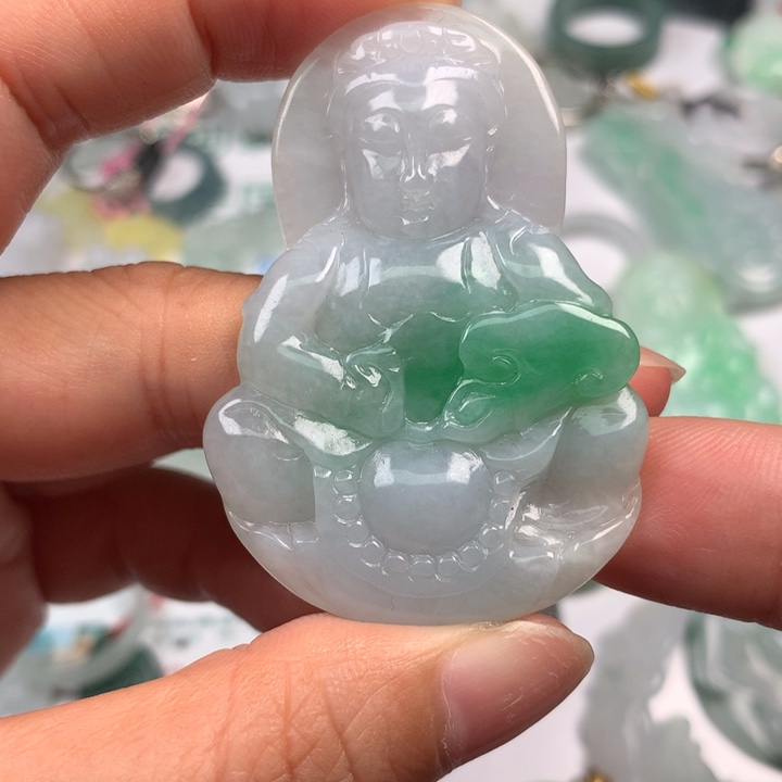 翡翠未镶嵌颈饰翡翠