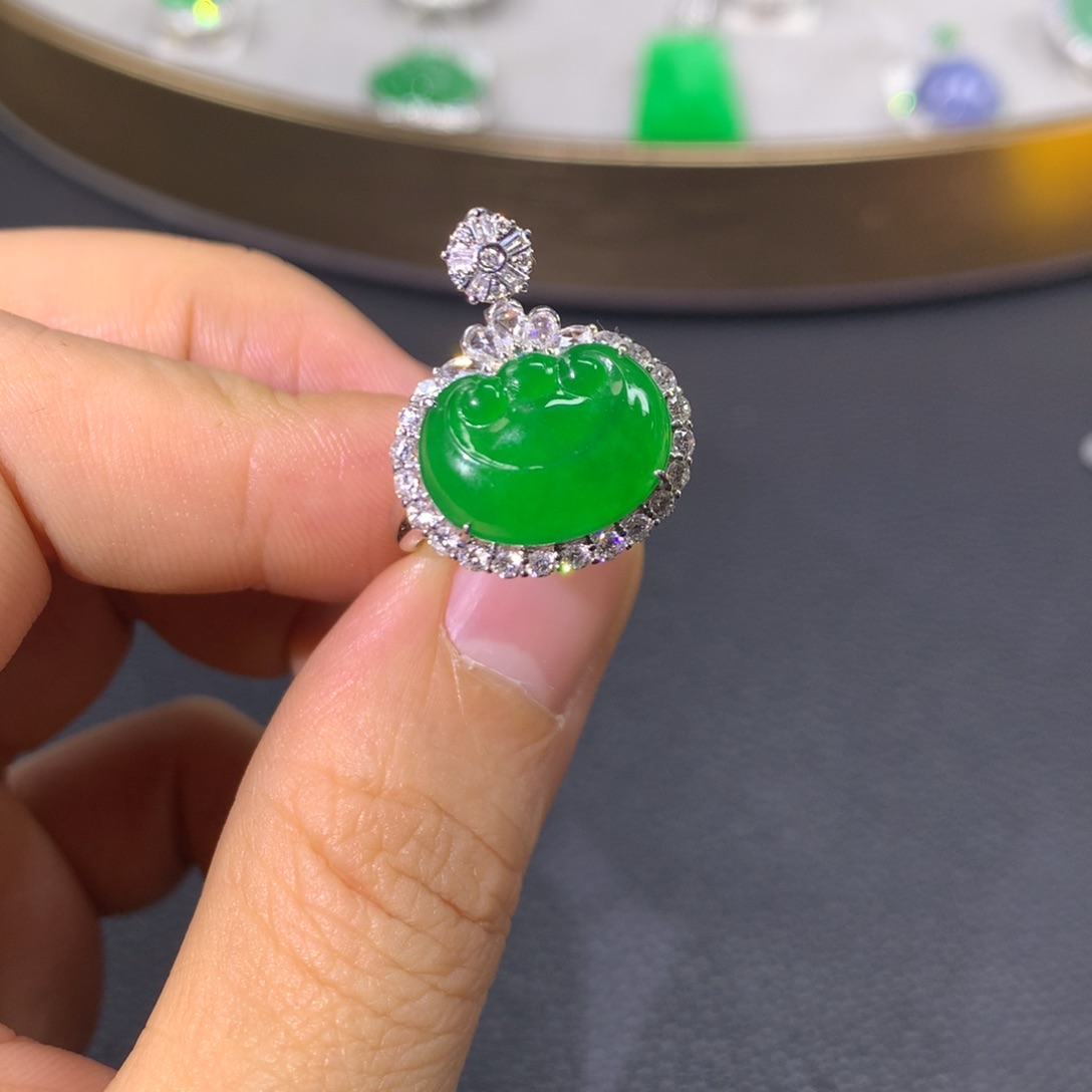 翡翠戒指18K金镶嵌翡翠