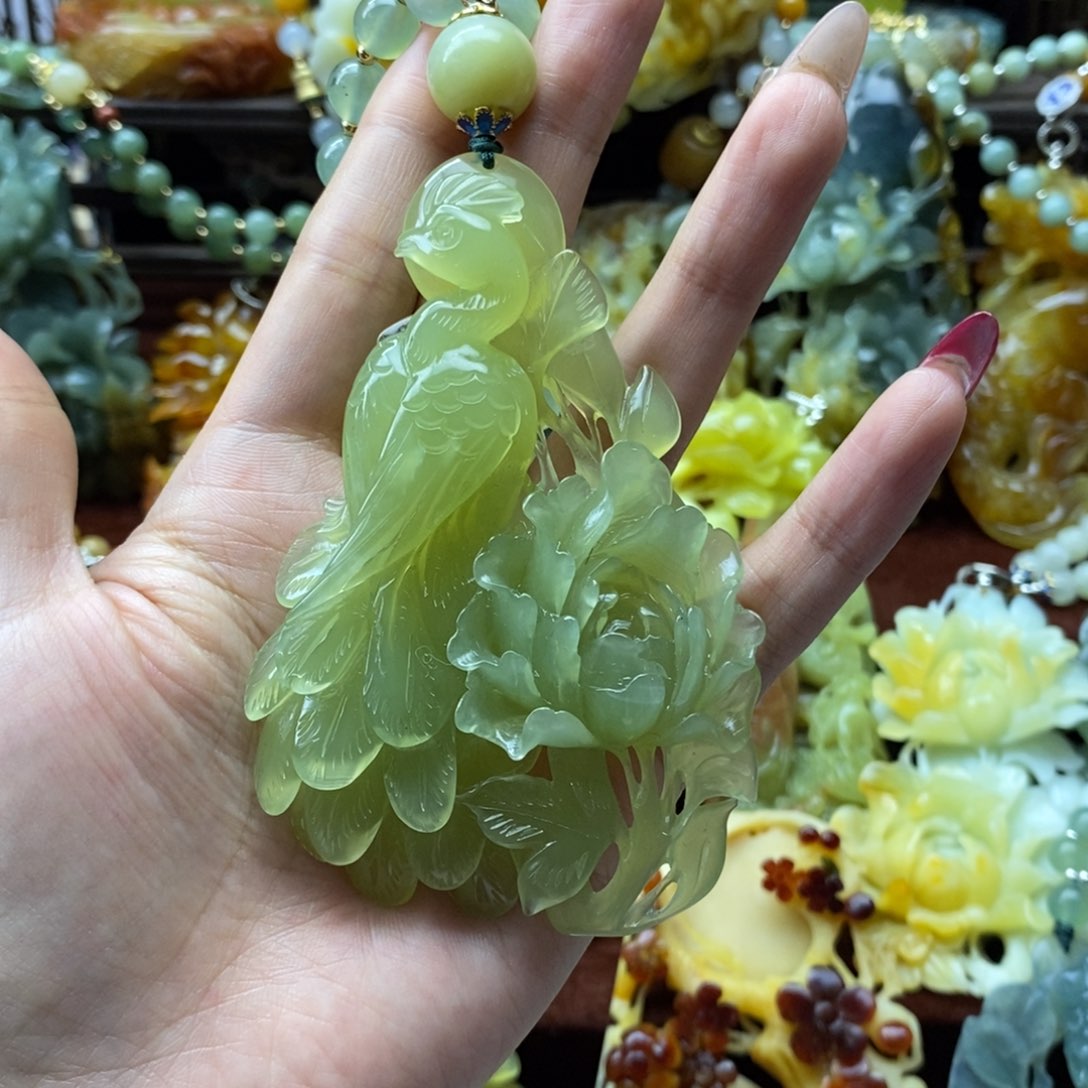 蛇纹石玉颈饰未镶嵌