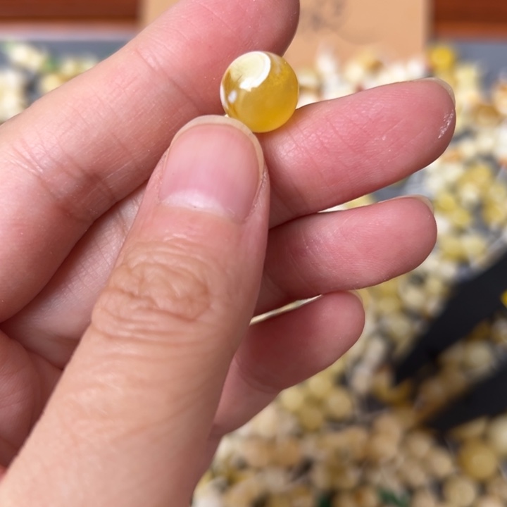 蜜蜡未镶嵌裸石10.4mm一个