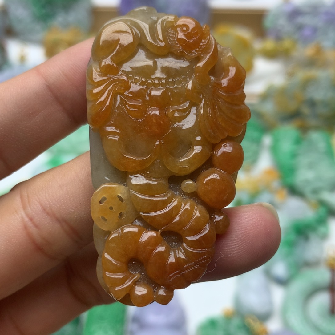 翡翠颈饰未镶嵌翡翠