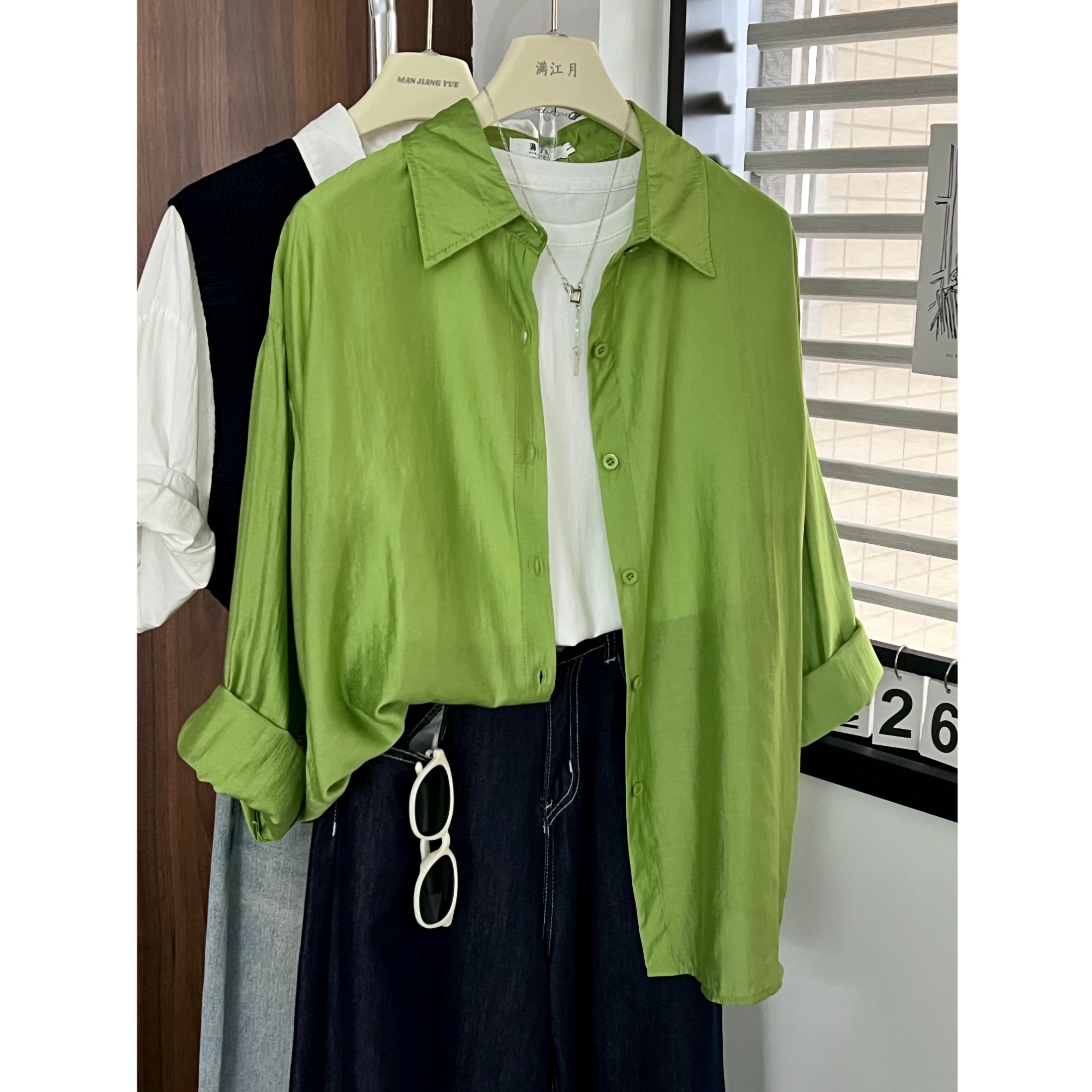 法式高级感绿色衬衫女薄款宽松慵懒衬衣长袖上衣时尚休闲设计感