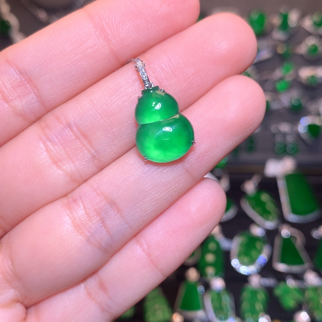 翡翠颈饰18K金镶嵌葫芦