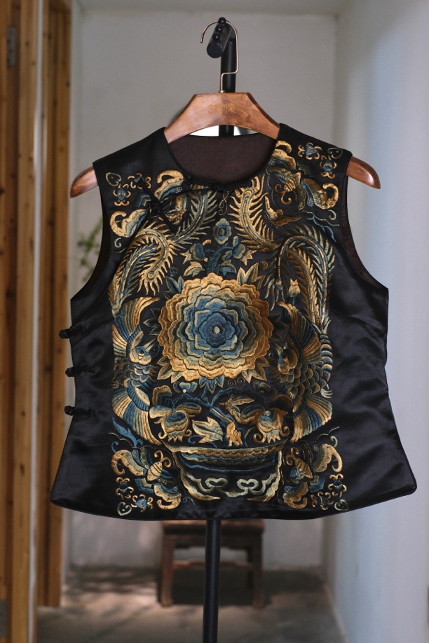 中式凤穿牡丹手绣桑蚕丝斜襟马甲 胸围94衣长52