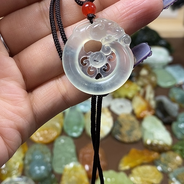 蛇纹石玉吊坠未镶嵌