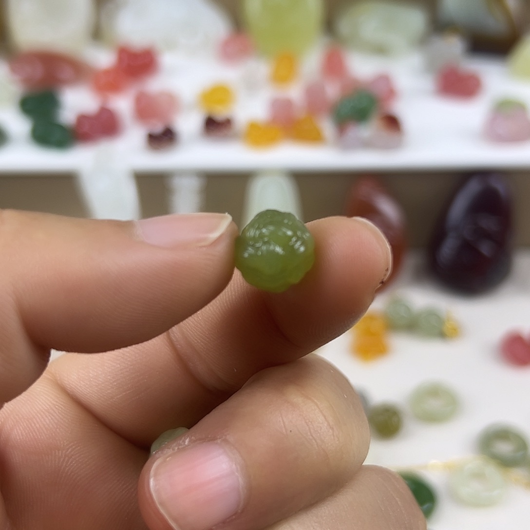 颈饰未镶嵌和田玉（糖玉）小**珑