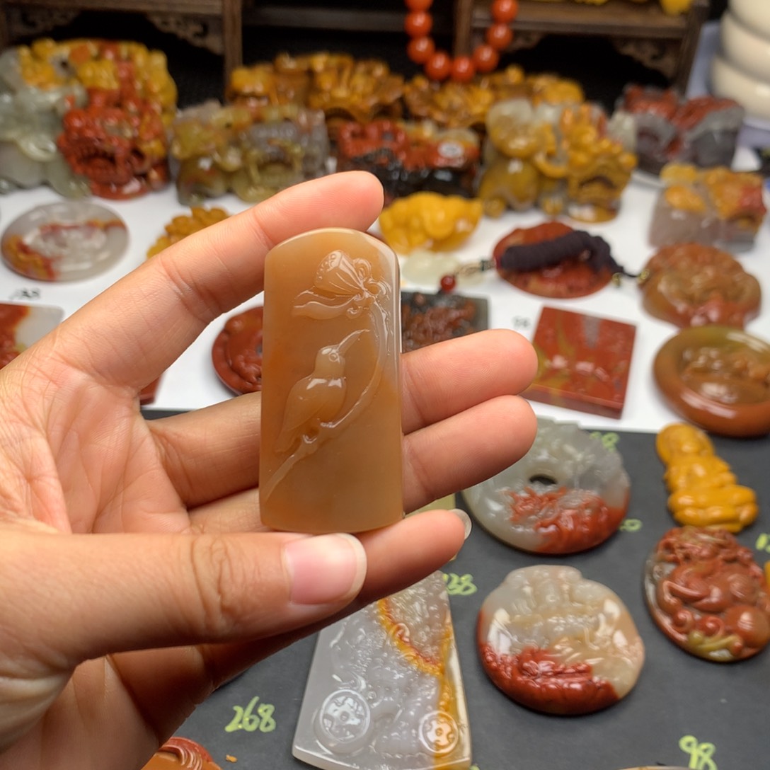 石英质玉（黄龙玉）挂件未镶嵌