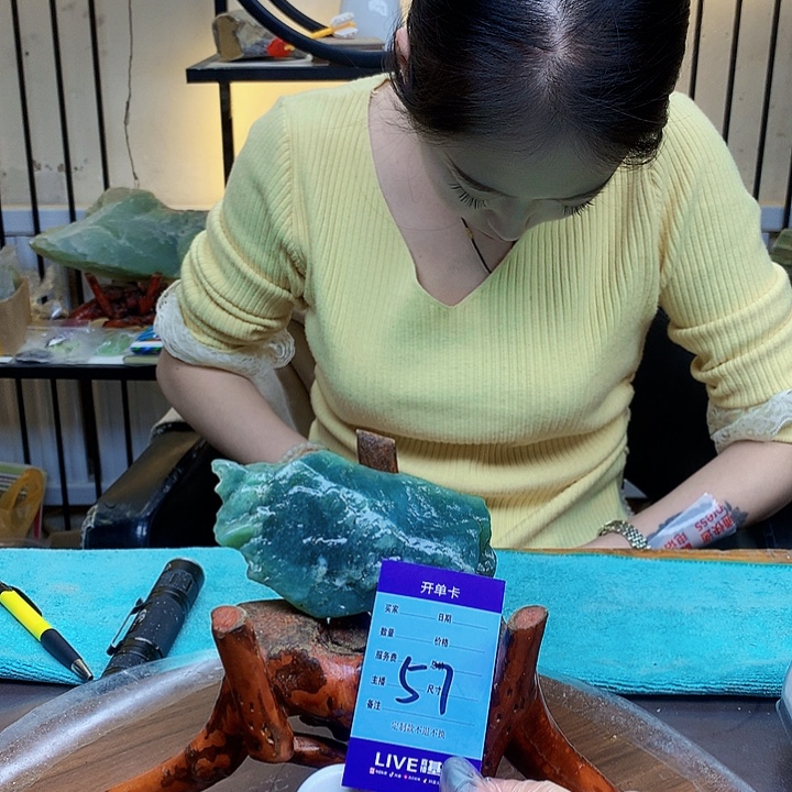 大***模蛇纹石玉未镶嵌原石