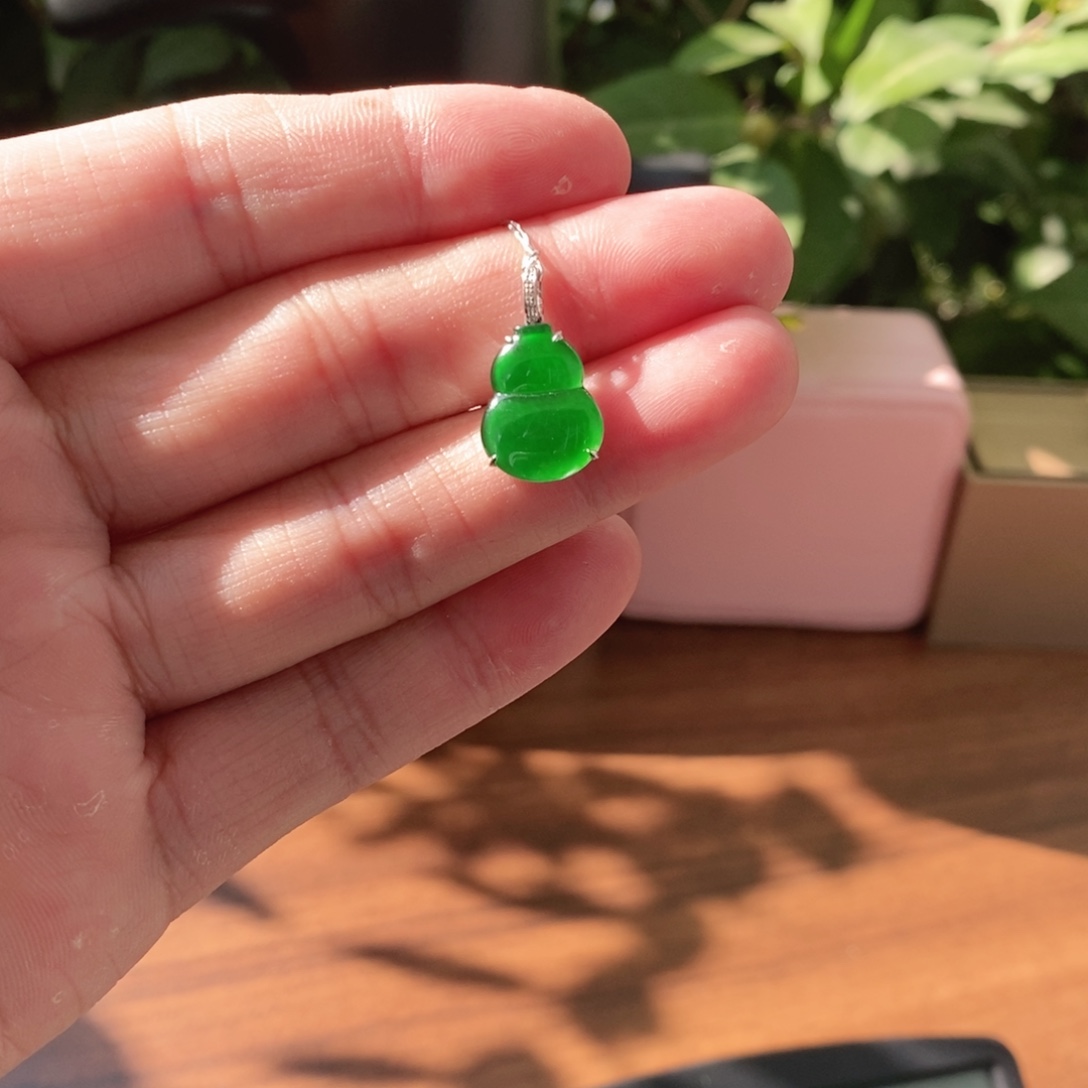 翡翠18K金镶嵌吊坠(不含链)葫芦