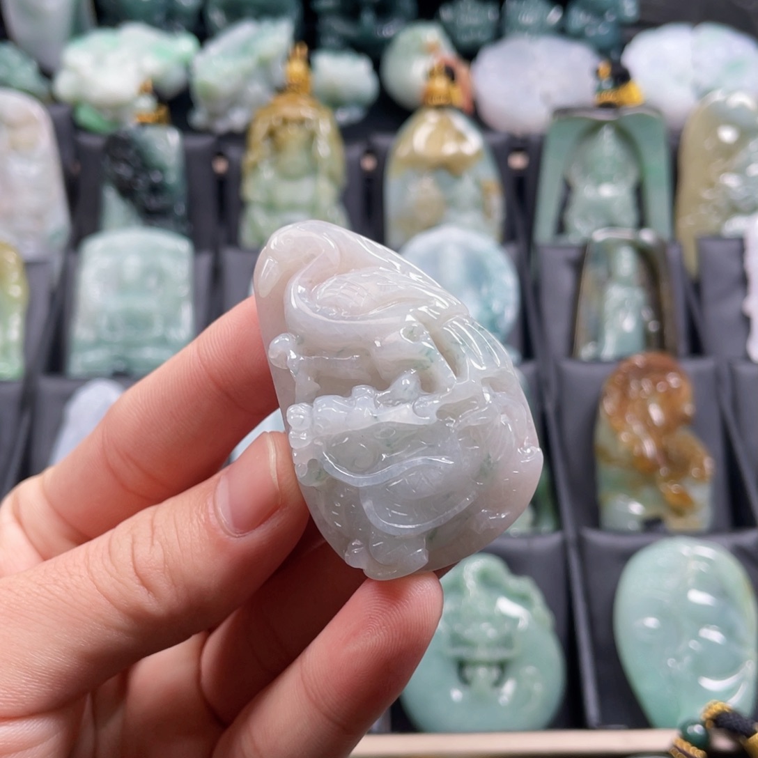 颈饰未镶嵌翡翠凡***物翡翠