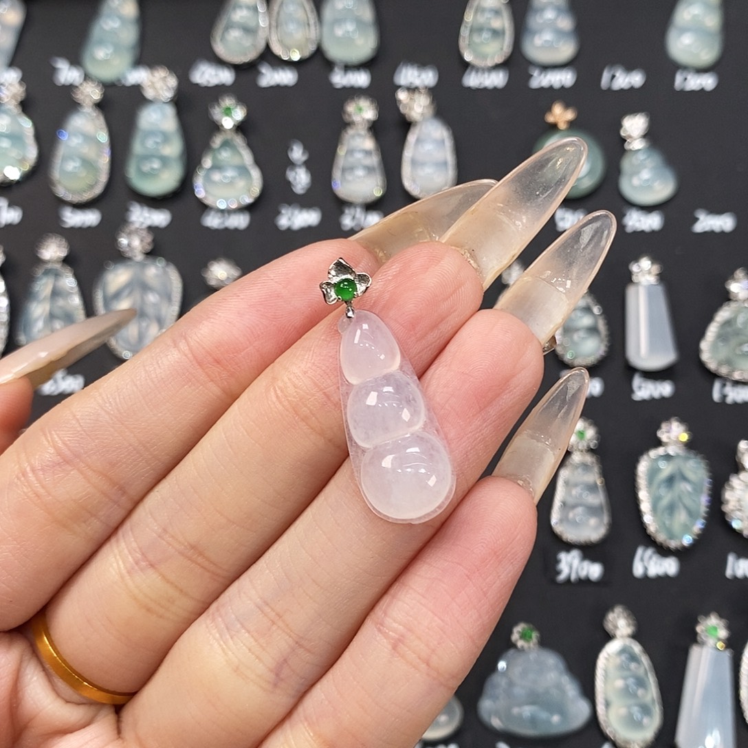 傅***宁翡翠18K金镶嵌颈饰