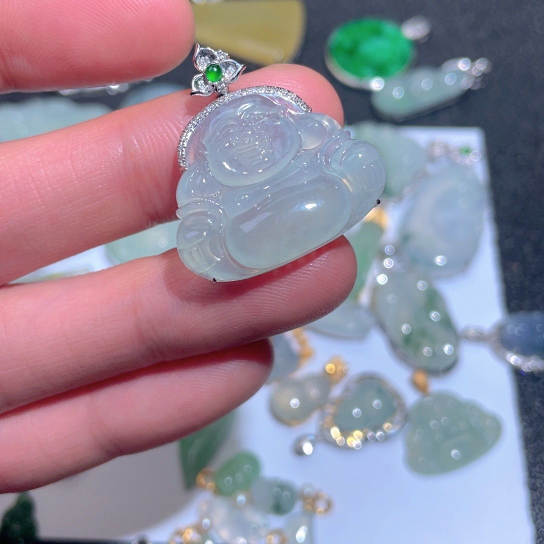 翡翠颈饰18K金镶嵌翡翠