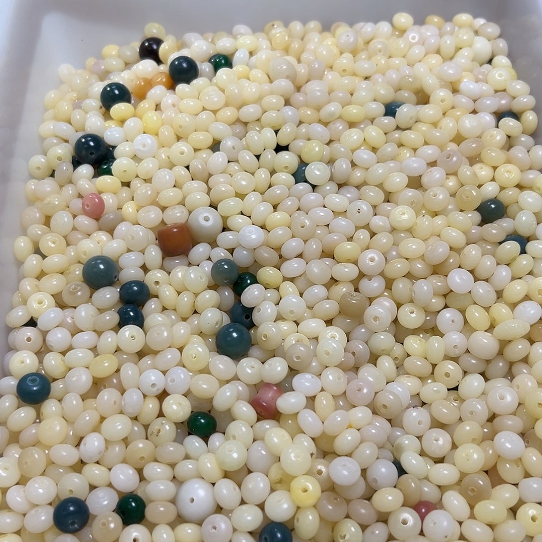 白玉菩提吊坠瑕疵混卡9算盘300颗