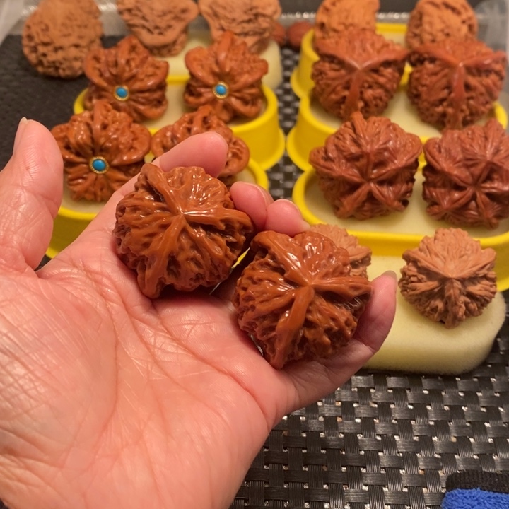 文玩核桃吊坠宫灯正奔