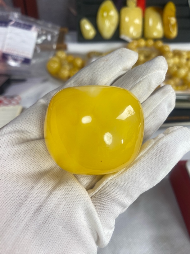 俄料鸡油黄白花苹果把件